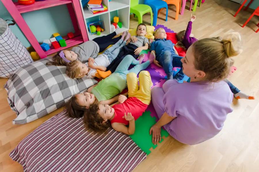 to help toddlers and preschools nap at daycare, avoid distractions and keep the area tidy